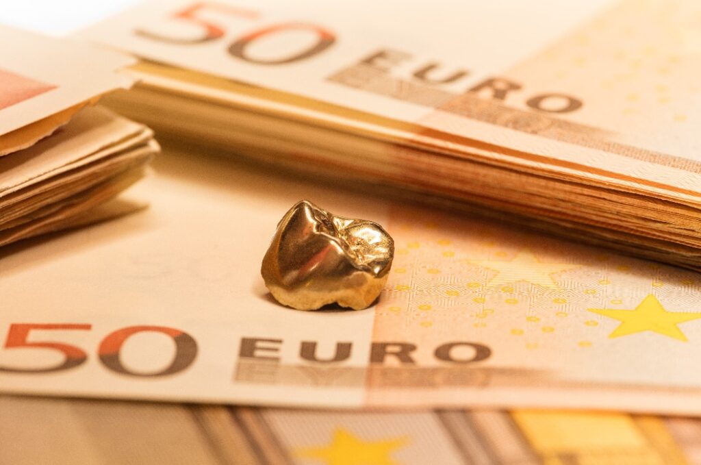 Zahngold Goldzahn Geld Ausgabe Inlay Kosten Versicherung zahn Zusatzversicherung Goldkrone Zahnersatz dentist dental zahnlabor, dentallabor zahntechnikzahntechniker zusatzkosten zahnzusatzversicherung